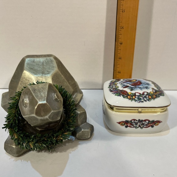 VINTAGE HERITAGE HOUSE INC. MELODIES OF CHRISTMAS MUSIC BOX - Picture 10 of 14